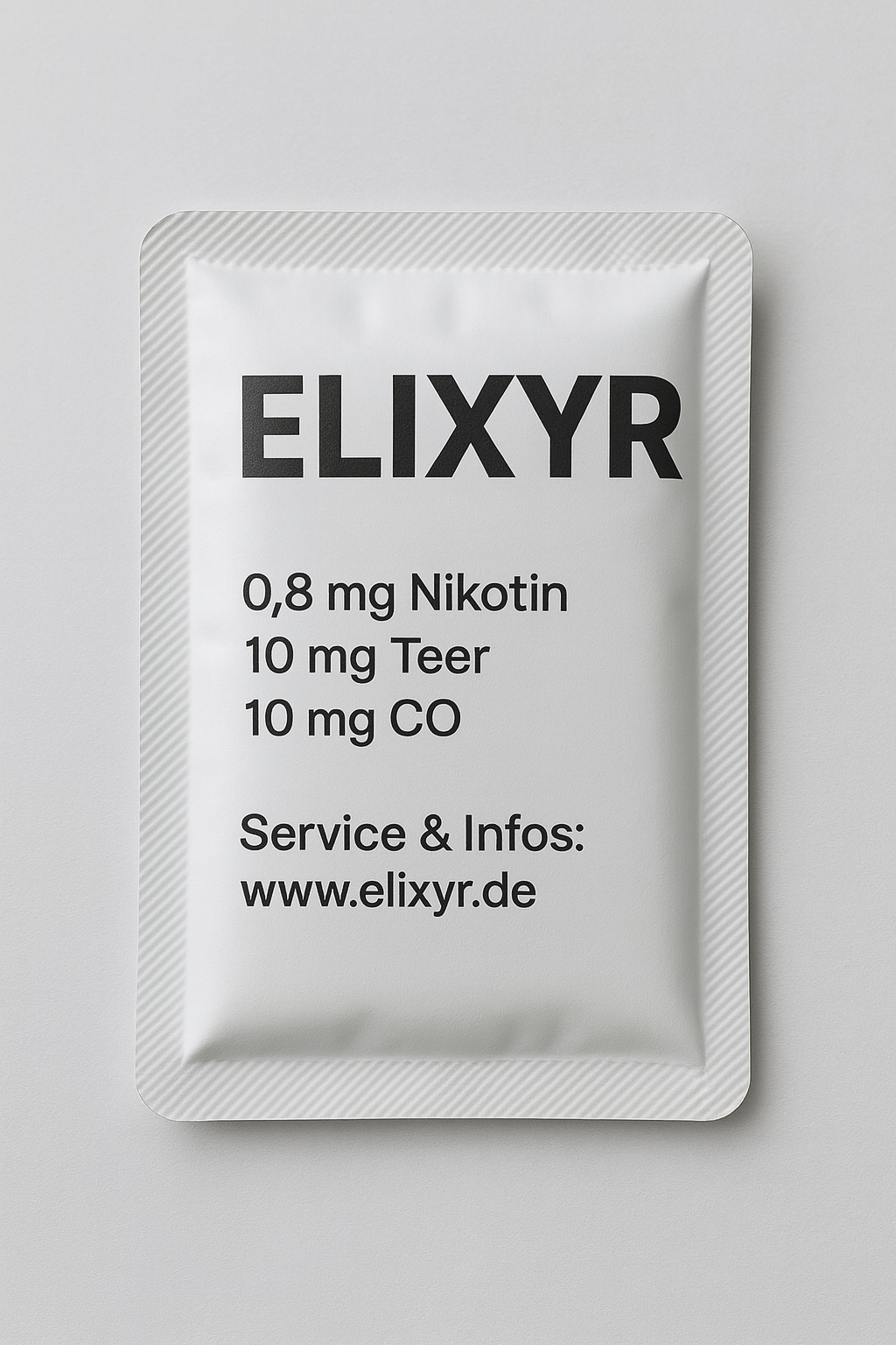 ELIXYR weißes Sachet mit Aufdruck „0,8 mg Nikotin, 10 mg Teer, 10 mg CO“ und Service-URL [www.elixyr.de](http://www.elixyr.de), freigestellt auf hellgrauem Hintergrund