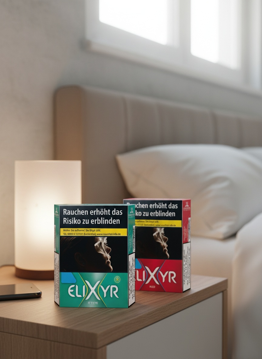 Elixyr Zigarettenschachteln Rot und Grün auf Nachttisch neben Lampe